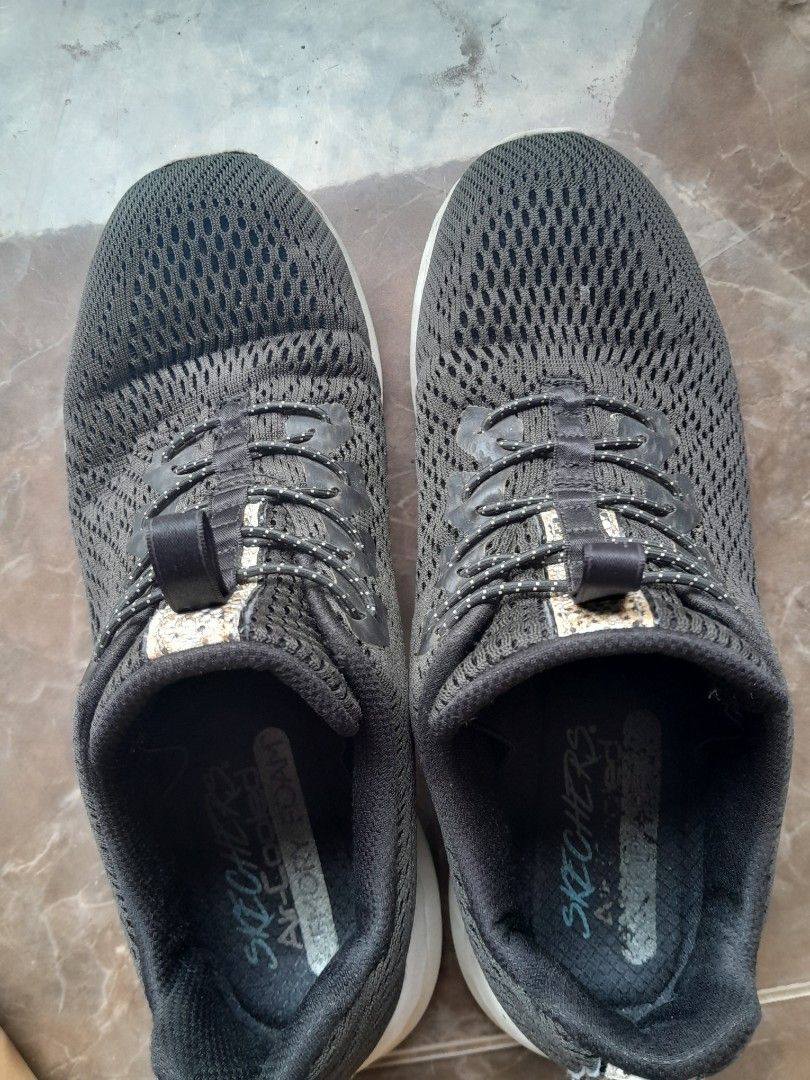 Sepatu Skechers Wanita Warna Hitam. Not NB, Hoka, Nike, Adidas, Puma, Diadora, Asics, Astec (Kategori: Sepatu Wanita) berada di Bantul. Dikirim oleh kennzaaa (ID iklan 1422410299, Gambar 2). Deskripsi: Halo Guys, disini aku mau jual sepatu aku yang udah gapernah kepake yaps -Merk Skechers (Ori 100% ya) -Size 38 (insole 25cm) -Sol masi empuk kok guys -Minus: •Sol nya dulu pernah lepas ya, jd dijahit •Logo yang udah crack • Kotor •No Box (udh ilang