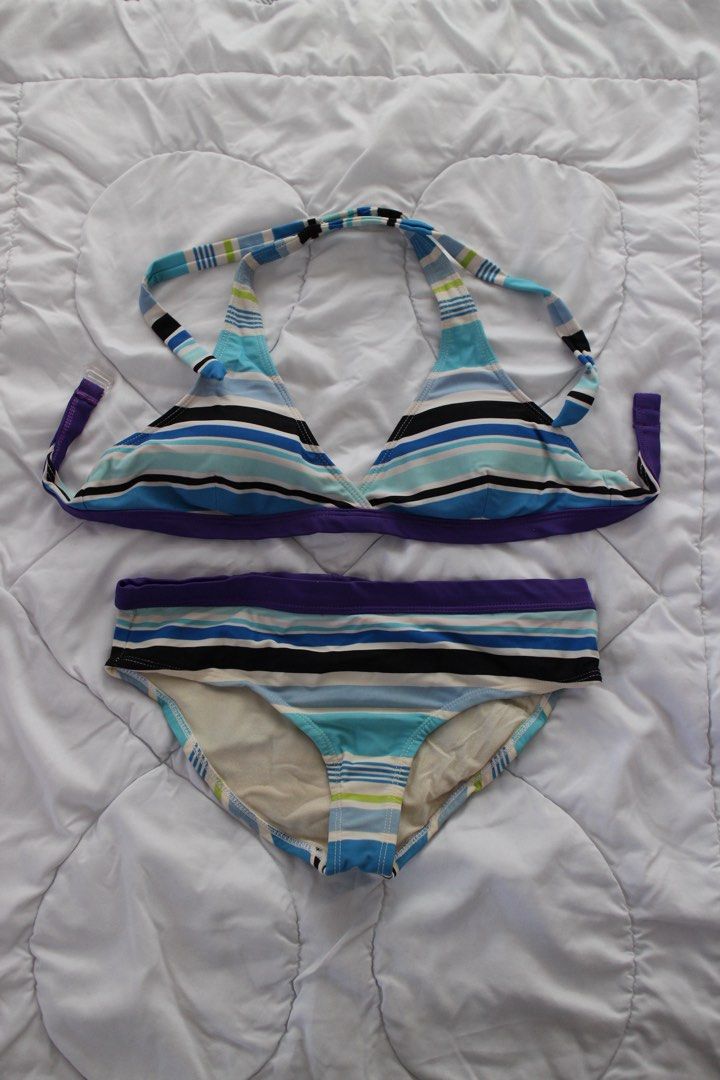 Striped Bikini Set (Category: Bikinis & Swimsuits) located in Makati City. Submitted by bysaaaam (Listing ID 1422433994, Image 1). Description: .