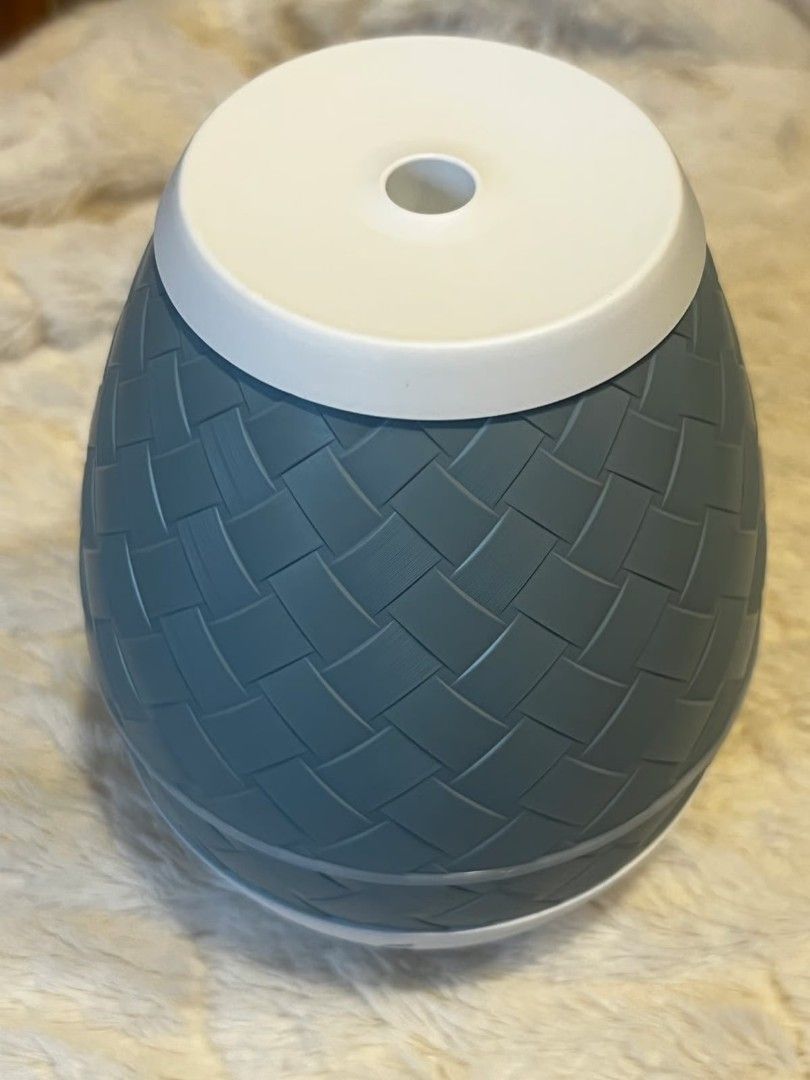 Sweet Aroma Diffuser | Young Living (Category: Air Purifiers & Dehumidifiers) located in Mandaluyong City. Submitted by heartlawliet (Listing ID 1422528785, Image 3). Description: ── Custom designed and exclusively offered by Young Living ── Two diffusion modes that last up to eight hours ── Ten lighting options that can run independently of diffusion ── Soothing cloud blue color is one of the most popular interior paint colors ── Includes free L