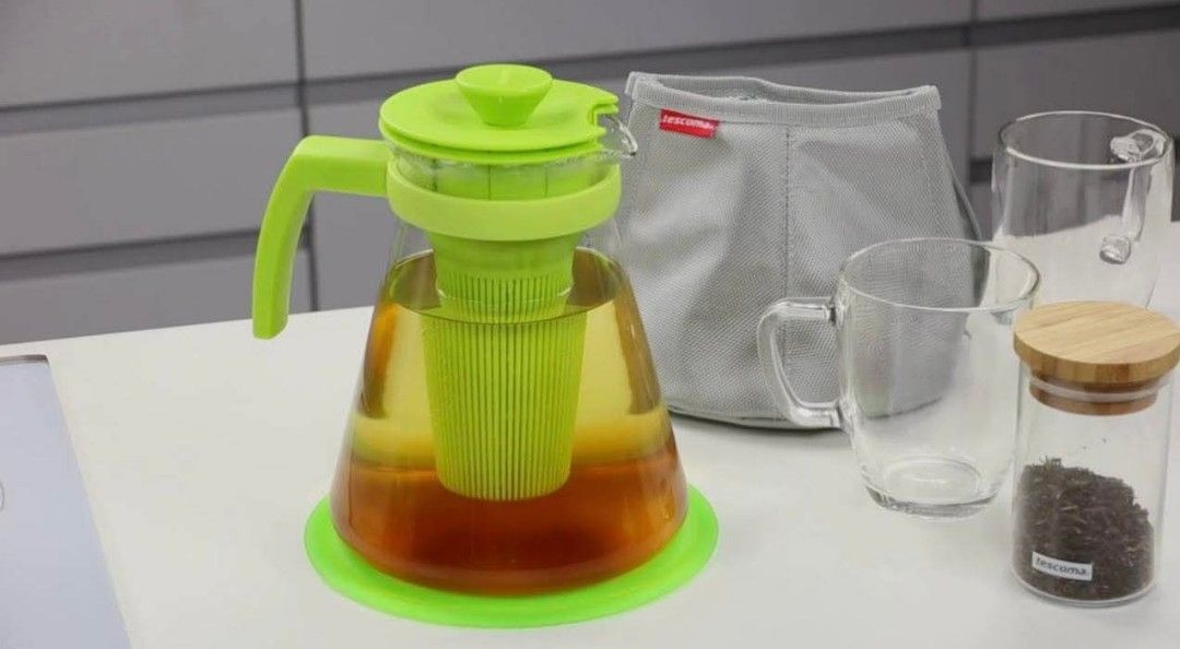 Tescoma Tea Infuser Pitcher (Category: Coffee & Tea Tableware) located in Marikina City. Submitted by caiteeekat (Listing ID 1422461395, Image 3). Description: Tescoma tea infuser pitcher. Clear glass with green accents. Includes infuser..