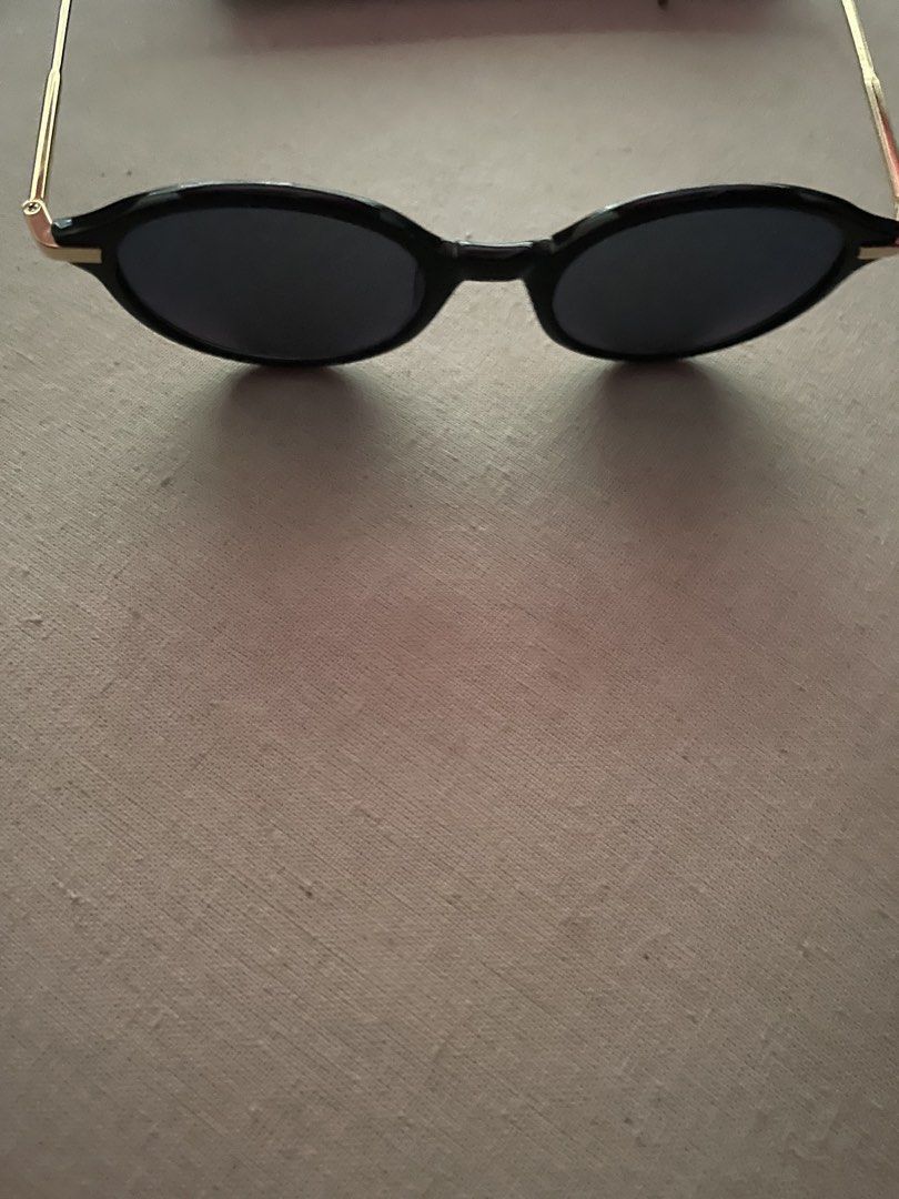 Thom Browne Round Sunglasses (Category: Sunglasses & Eyewear) located in Quezon City. Submitted by deadmit (Listing ID 1422543198, Image 3). Description: - Thom Browne sunglasses - Round frame - Black frame with gold arms - Blue-tinted lenses - Includes Thom Browne case - Case features red, white, and blue stripe - Sleek design for everyday wear Includes original wiper Hardly used.