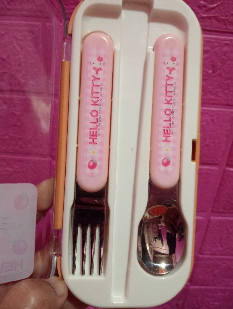 Vintage Hello Kitty Cutlery Set with Case (Category: Dinnerware & Cutlery) located in Bulacan. Submitted by renasophiatoystore2020 (Listing ID 1422423065, Image 3). Description: - Kitty cutlery set - Includes fork, spoon, and case - Features a pink and white design - Clear and orange case - Pink cutlery handles with Kitty graphics - Unused condition.