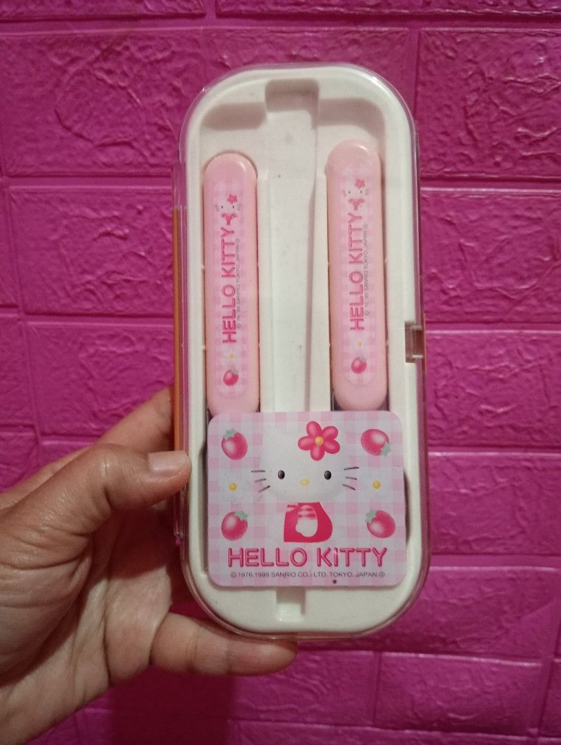 Vintage Hello Kitty Cutlery Set with Case (Category: Dinnerware & Cutlery) located in Bulacan. Submitted by renasophiatoystore2020 (Listing ID 1422423065, Image 1). Description: - Kitty cutlery set - Includes fork, spoon, and case - Features a pink and white design - Clear and orange case - Pink cutlery handles with Kitty graphics - Unused condition.