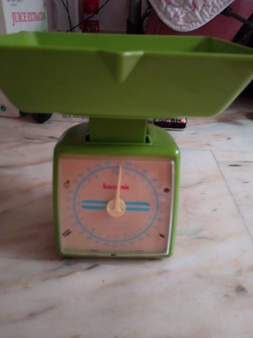 Vintage Kwasi Kitchen Scale - Green440657669668874240