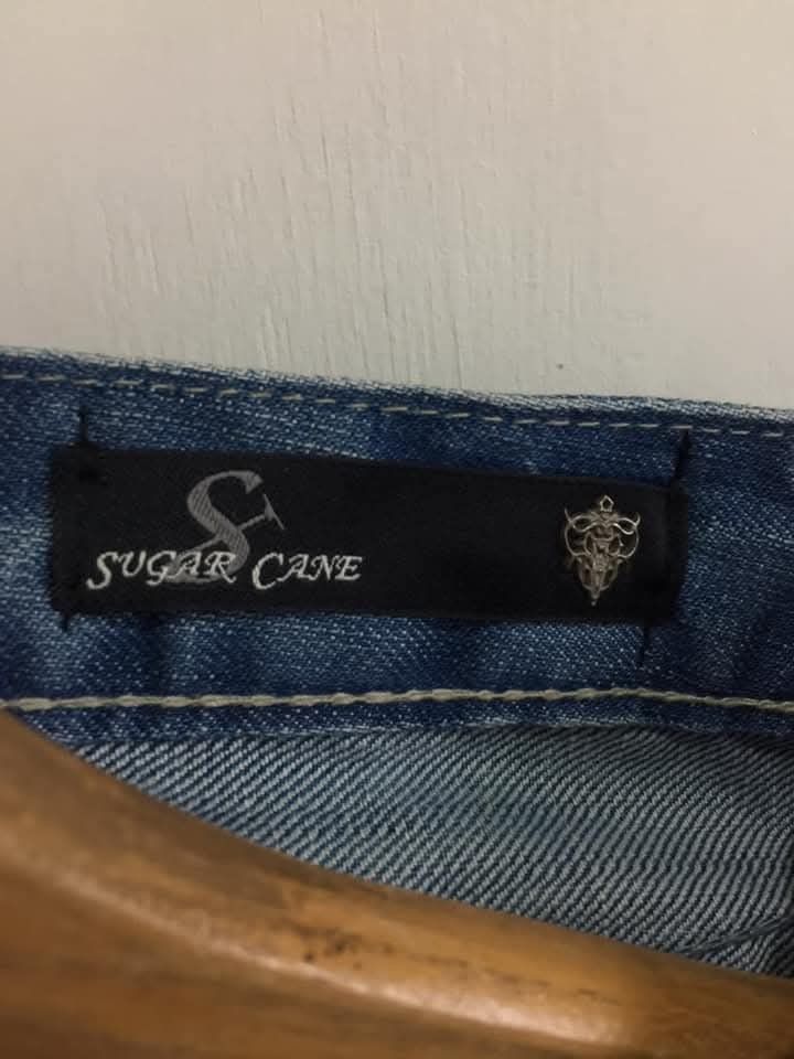 Vintage Sugar Cane Distressed Jeans (Category: Jeans) located in Manila. Submitted by arn_thrifts (Listing ID 1422491822, Image 2). Description: - Sugar Cane distressed jeans - Light blue wash - Unique paint splatter details - Size: W30 L39 - Button closure - Leather patch on back - Perfect for a casual, fashionable look.