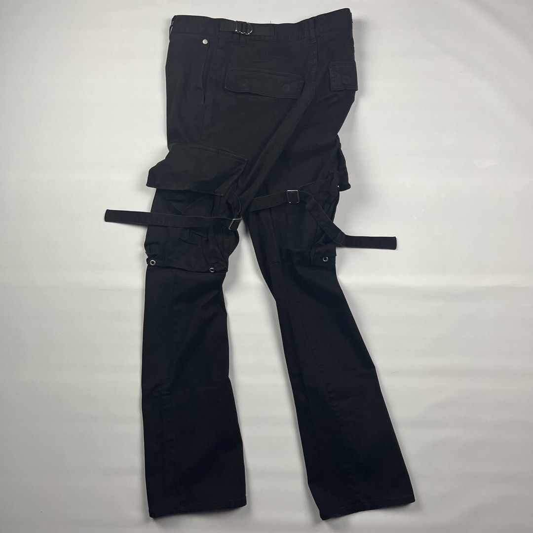 Vuja De Flared Cargo Pants 2.0 (Category: Jeans) located in Puerto Princesa. Submitted by paradise5300 (Listing ID 1422511869, Image 1). Description: Vuja De Flared Cargo Pants 2.0 Tagged Size: Small Dimensions inches length: 41 inches width (waist): 15 inseam: 11.5 leg opening: 8 Condition: Excellent Color rate: 9.3 Flaws: Signs of usage 3,500 shipping fee is not yet included. .