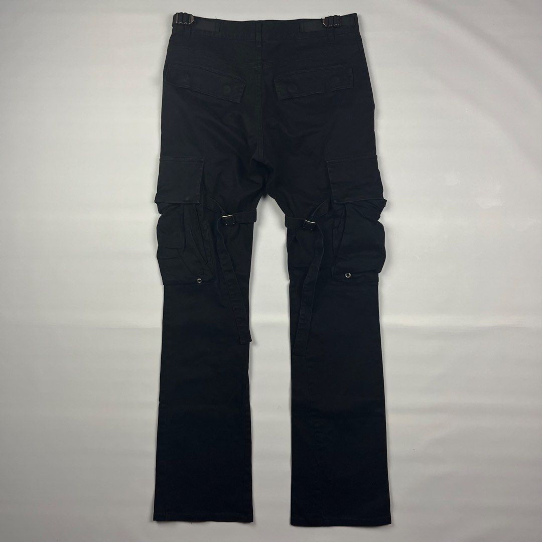 Vuja De Flared Cargo Pants 2.0 (Category: Jeans) located in Puerto Princesa. Submitted by paradise5300 (Listing ID 1422511869, Image 3). Description: Vuja De Flared Cargo Pants 2.0 Tagged Size: Small Dimensions inches length: 41 inches width (waist): 15 inseam: 11.5 leg opening: 8 Condition: Excellent Color rate: 9.3 Flaws: Signs of usage 3,500 shipping fee is not yet included. .