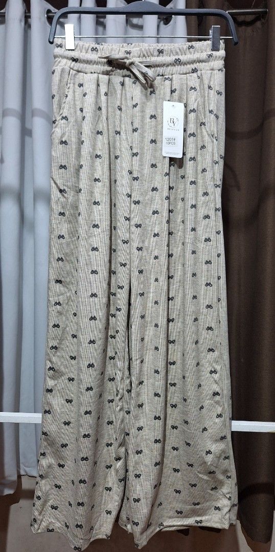 Women's Ribbon Print Drawstring pants (Category: Other Bottoms) located in Manila. Submitted by ysashoppe (Listing ID 1422423282, Image 3). Description: P 250 plus sf Women's Soft Pants Code:1201 Free size Waist:24-34" Length:38" We are located in Espana Manila. MODES OF DELIVERY: 1)LALAMOVE (COD) 2)LBC(COD) 3)J&T (PAYMENT FIRST-NO COD ACCOUNT).