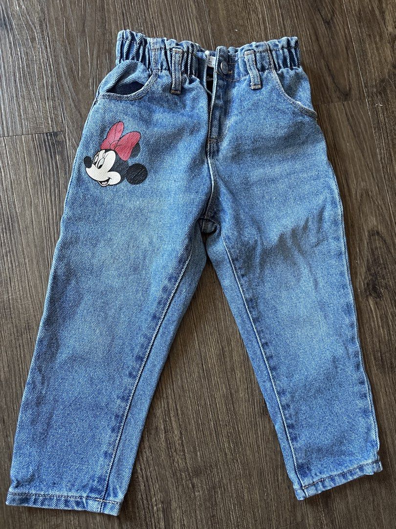 Zara Disney Minnie Mouse Jeans Size 3 (Category: Babies & Kids Fashion) located in Binan City. Submitted by ptannn (Listing ID 1422453276, Image 1). Description: - Zara Minnie Mouse Jeans - Size: 3 years old - Features: Elastic waistband, denim wash - Design: Minnie Mouse patch on front, pocket on back - Perfect for your little one!.