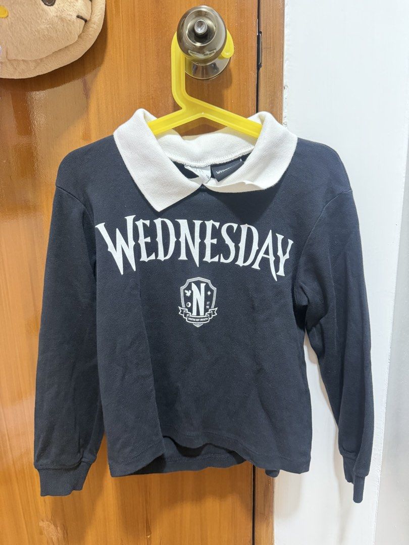 Zara Wednesday Sweatshirt (Category: Babies & Kids Fashion) located in Manila. Submitted by eah0416 (Listing ID 1422401049, Image 1). Description: - Black sweatshirt with white collar - Features "WEDNESDAY" print and Nevermore Academy logo - Size: 6-7 (120 cm) - Long sleeves - Made in Turkey.
