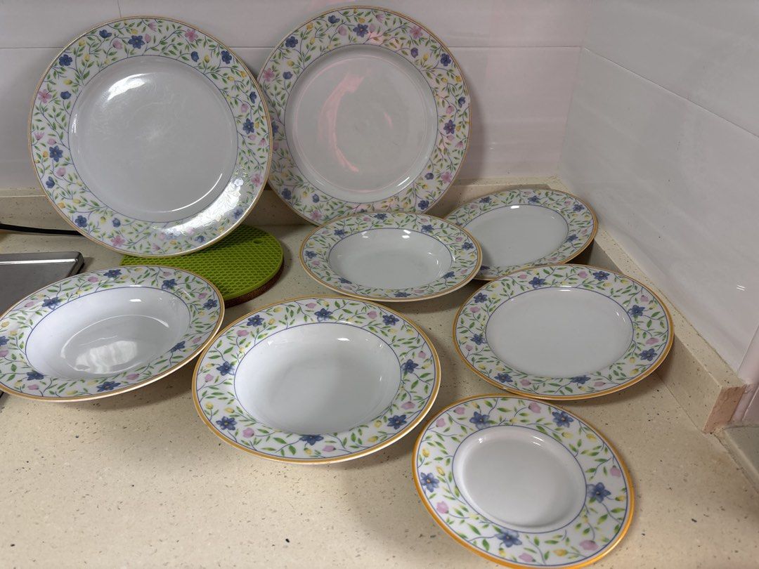 8 Ceramic Plates Soup Bowls Saucers