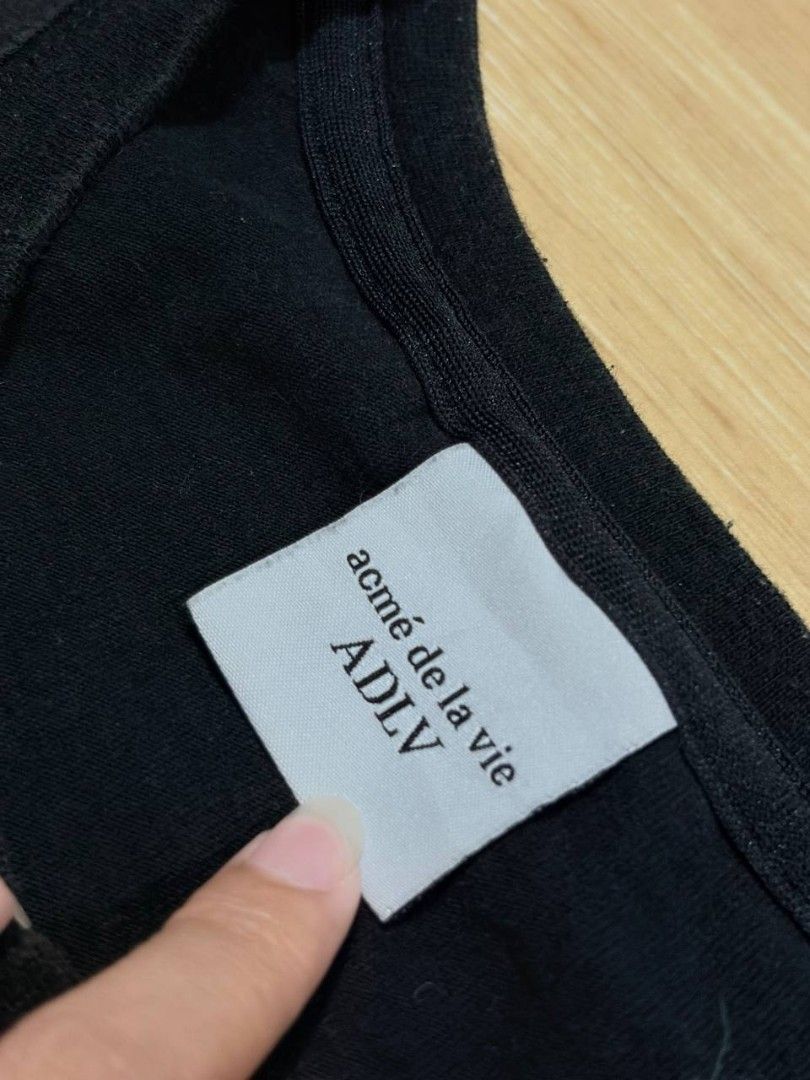 Acme De La Vie Donut (Category: Luxury Apparel) located in Makati City. Submitted by thriftthriveph (Listing ID 1422634117, Image 3). Description: Acme De La Vie Donut Large fit 22*28 Crack prints on front Back prints 10/10 Taguig .