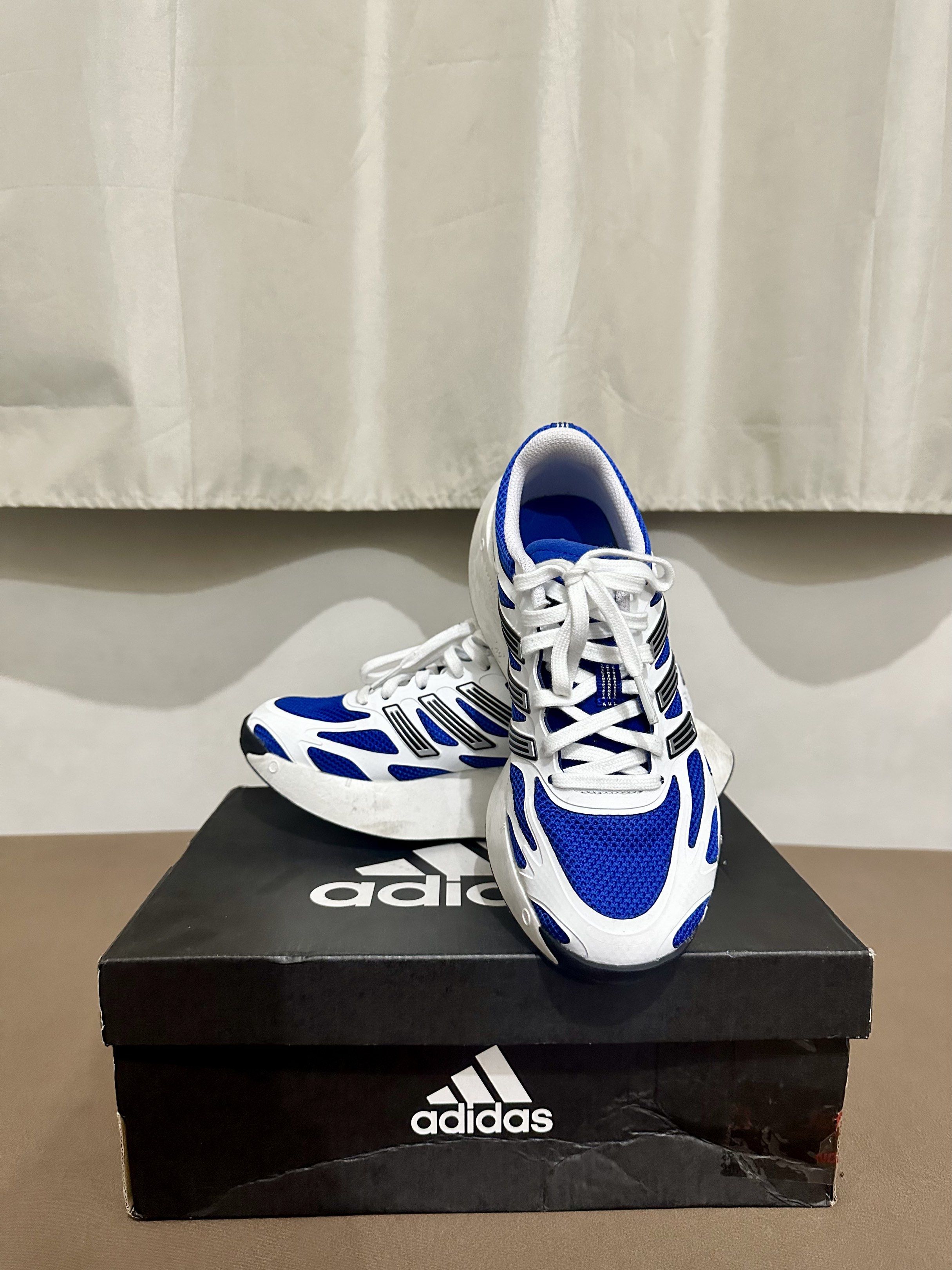Adidas Adizero Aruku (Category: Sneakers) located in Pasig City. Submitted by demiidamn (Listing ID 1422604462, Image 1). Description: .