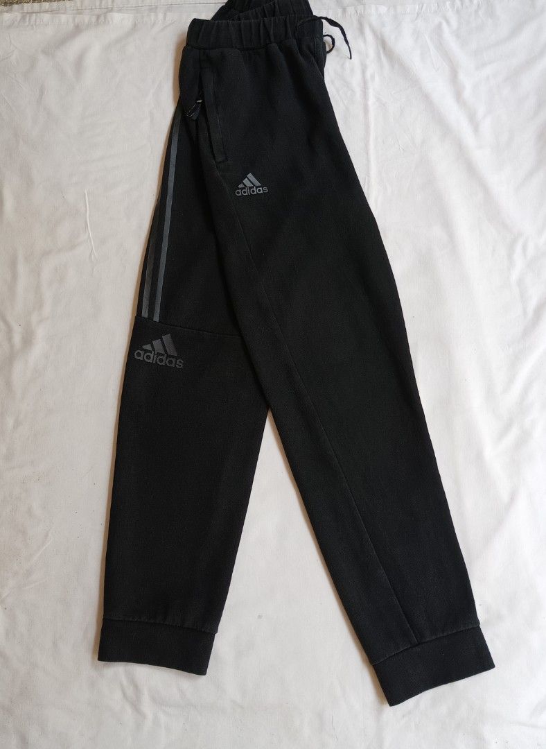 Adidas Black Jogger Pants 3XL (Category: Joggers) located in Rizal. Submitted by thriftbycho (Listing ID 1422641468, Image 2). Description: - Adidas black jogger pants - Size: 3XL - Features Adidas logo on left leg - Three-stripe design on the side - Drawstring waist - Zippered pocket.