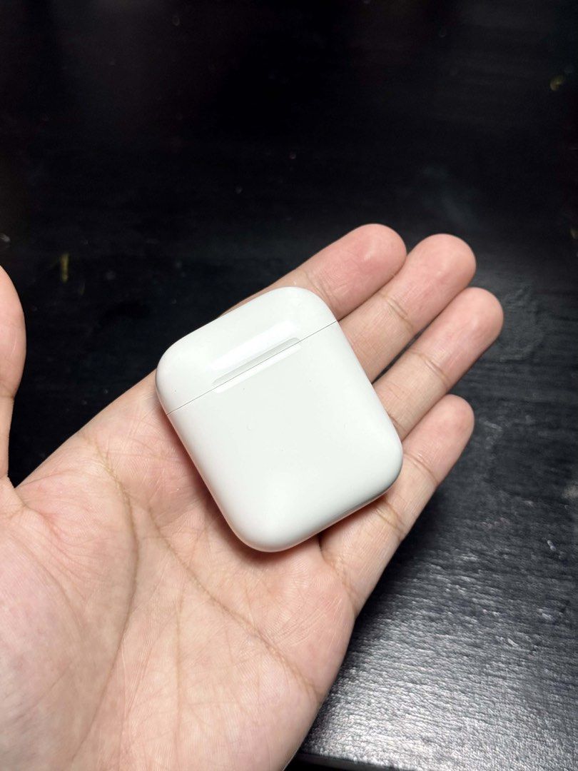 Airpods Gen 2 Charging Case only (original) (Category: Earphones) located in Antipolo. Submitted by kenet13 (Listing ID 1422582698, Image 1). Description: Selling my Airpods Gen 2 CHARGING CASE ONLY PERSONAL WARRANTY: 1 MONTH (as long as hindi po nabagsak or nabasa) 100% no any hidden defects 100% good battery health 100% working perfectly 100% original Please no to lowballing po, I always ensure that all of my products are like new condition and