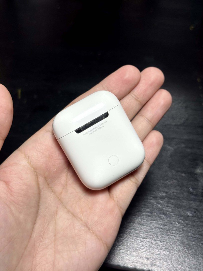 Airpods Gen 2 Charging Case only (original) (Category: Earphones) located in Antipolo. Submitted by kenet13 (Listing ID 1422582698, Image 2). Description: Selling my Airpods Gen 2 CHARGING CASE ONLY PERSONAL WARRANTY: 1 MONTH (as long as hindi po nabagsak or nabasa) 100% no any hidden defects 100% good battery health 100% working perfectly 100% original Please no to lowballing po, I always ensure that all of my products are like new condition and