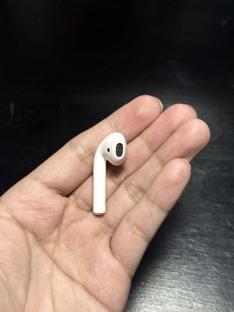 Airpods Gen 2 Right Pod only (original) (Category: Earphones) located in Antipolo. Submitted by kenet13 (Listing ID 1422582058, Image 3). Description: Selling my Airpods Gen 2 RIGHT POD ONLY PERSONAL WARRANTY: 1 MONTH (as long as hindi po nabagsak or nabasa) 100% no any hidden defects 100% good battery health 100% working perfectly 100% original Please no to lowballing po, I always ensure that all of my products are like new condition and free of