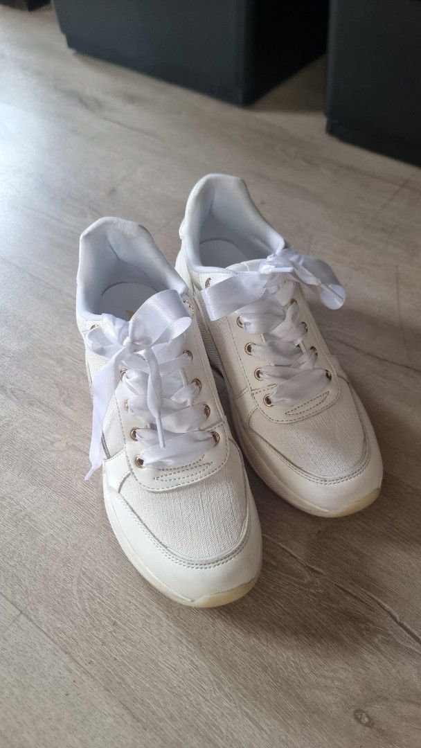 Wedding Sneakers Aldo Off White Platform Shoes Core Edge (Category: Sneakers) located in Cainta. Submitted by cqmpreloved (Listing ID 1422657978, Image 2). Description: Aldo Core Shoes Sneakers Original Price at 5.6k. Used once for my wedding. Off White Color, fabric outer, rubber soles, platform at almost 3 inches high. Size 8 for womens Lace changed to satin for a wedding, still comes with original white shoe lacws, comes with the original box 