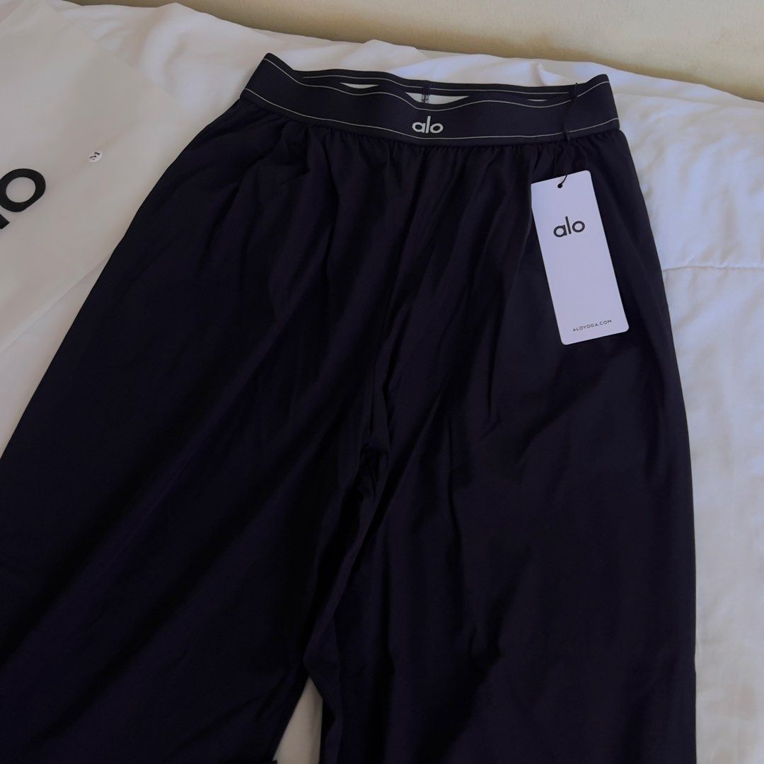 Alo Navy Pants (Category: Other Bottoms) located in Cebu City. Submitted by shopvictoriaa (Listing ID 1422554067, Image 2). Description: -used once !!! - Navy Alo Yoga pants - Size: M - Comfortable elastic waistband with Alo logo - Relaxed fit - Subtle Alo logo on the side - Lightweight and breathable fabric.