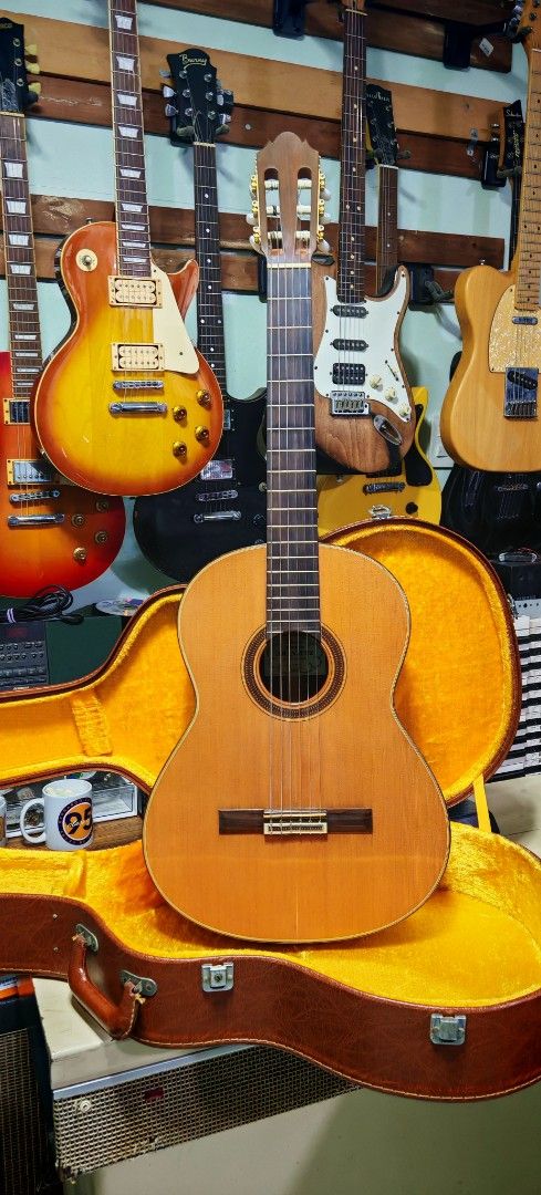 Aranjuez 706 classical guitar (Category: Musical Instruments) located in Paranaque City. Submitted by yourhonorvoy (Listing ID 1422658321, Image 1). Description: Aranjuez 706 classical guitar 39k only With hardcase Mint condition Low action Straight neck Ayos ang body hindi buntis Lutong ng tunog Old strings installed 👍Payment thru cash, bank transfer, gcash or in any remittance center 🚚We do shipping👍via lalamove and grab ✈️🚢🚆We also ship n