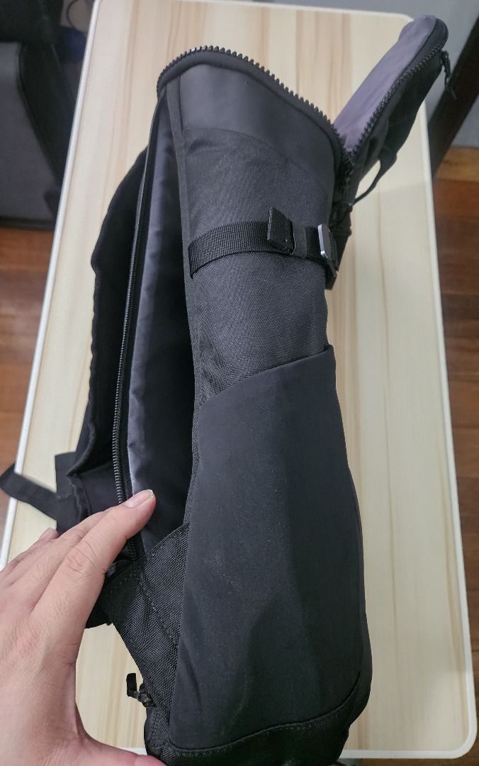 Asus ROG Ranger Backpack (Category: Laptop Bags & Sleeves) located in Makati City. Submitted by KuWeLaDevil01 (Listing ID 1422565892, Image 3). Description: Asus ROG Ranger Backpack (Black) We forgot (for almost three years) that we had this. Used once and kept. Some dirt marks but no scuff marks or damage to the zippers, the key chain or anywhere else. Outside material is water-repellent but do not go drenching this in the rain. The laptop compa
