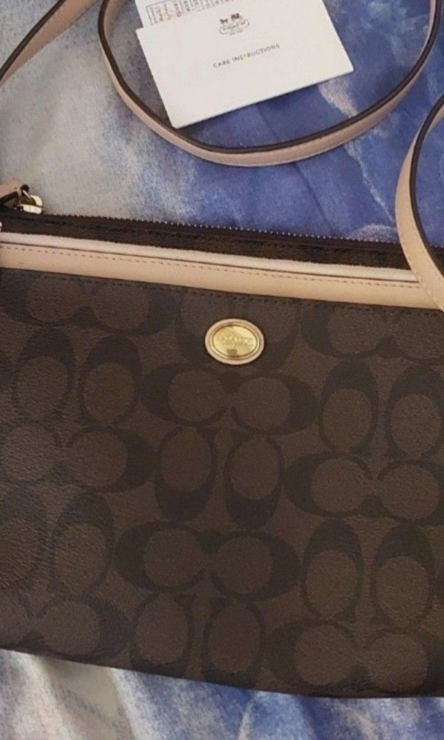 Authentic Coach swing pack (Category: Luxury Bags & Wallets) located in Manila. Submitted by zionzyrus (Listing ID 1422572370, Image 3). Description: no flaws,used only in an event by my sis from our package abroad.