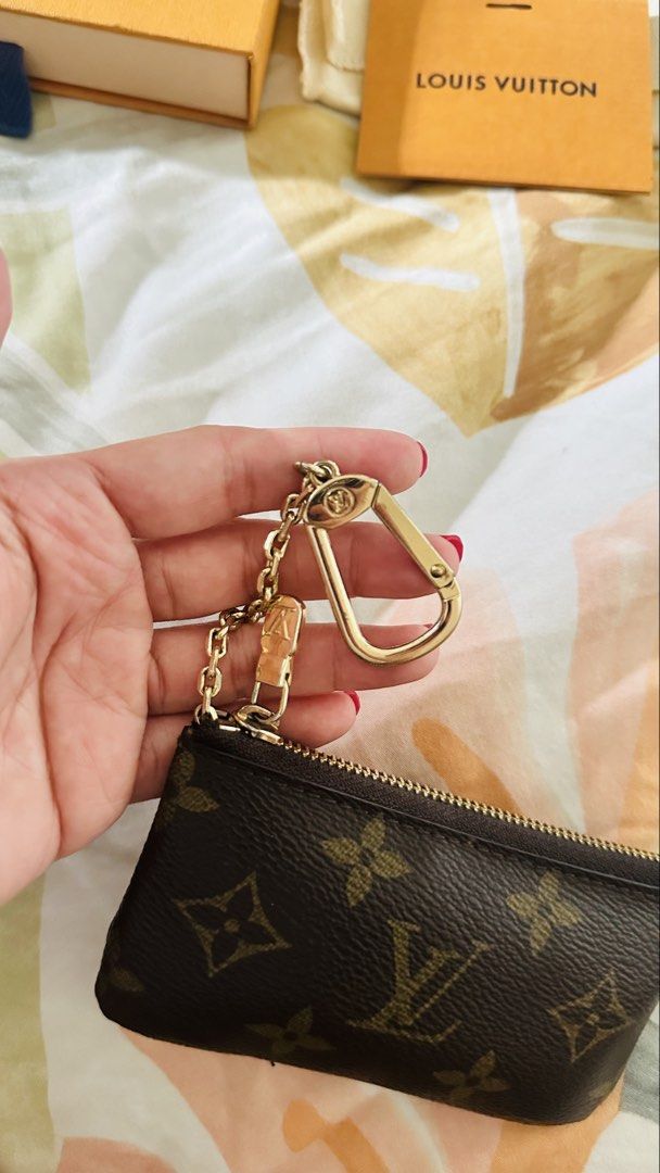 Authentic LV Cles (Category: Luxury Bags & Wallets) located in Pasig City. Submitted by boxfulgoodies (Listing ID 1422619551, Image 3). Description: Authentic LV Key Cles Smooth and flawless Complete with box and authentication card.