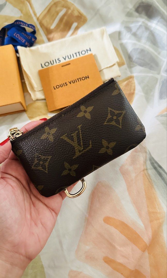Authentic LV Cles (Category: Luxury Bags & Wallets) located in Pasig City. Submitted by boxfulgoodies (Listing ID 1422619551, Image 1). Description: Authentic LV Key Cles Smooth and flawless Complete with box and authentication card.