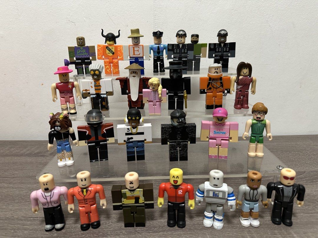 Authentic Roblox Figures bundle (Category: Figurines & Statues) located in Manila. Submitted by eiya.love (Listing ID 1422580142, Image 1). Description: no breaking of set. .