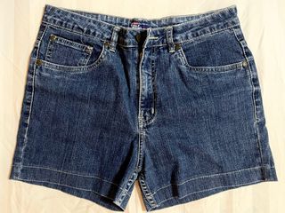 (Category: ) located in . Submitted by c.ccloset (Listing ID 1422601644, Image 1). Description: .
