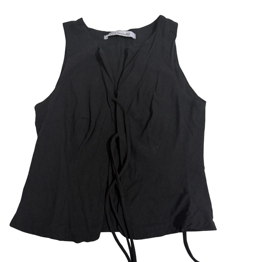Black front tie top (Category: Sleeveless) located in Pasay City. Submitted by cloudeclutters (Listing ID 1422691751, Image 1). Description: 🌸 Fits XS-S 🌸 Payment first, No COD 🌸 Payment thru Gcash 🌸 Delivery thru J&T/Lalamove. I'm located at pasay Guaranteed that what you see is what you get.