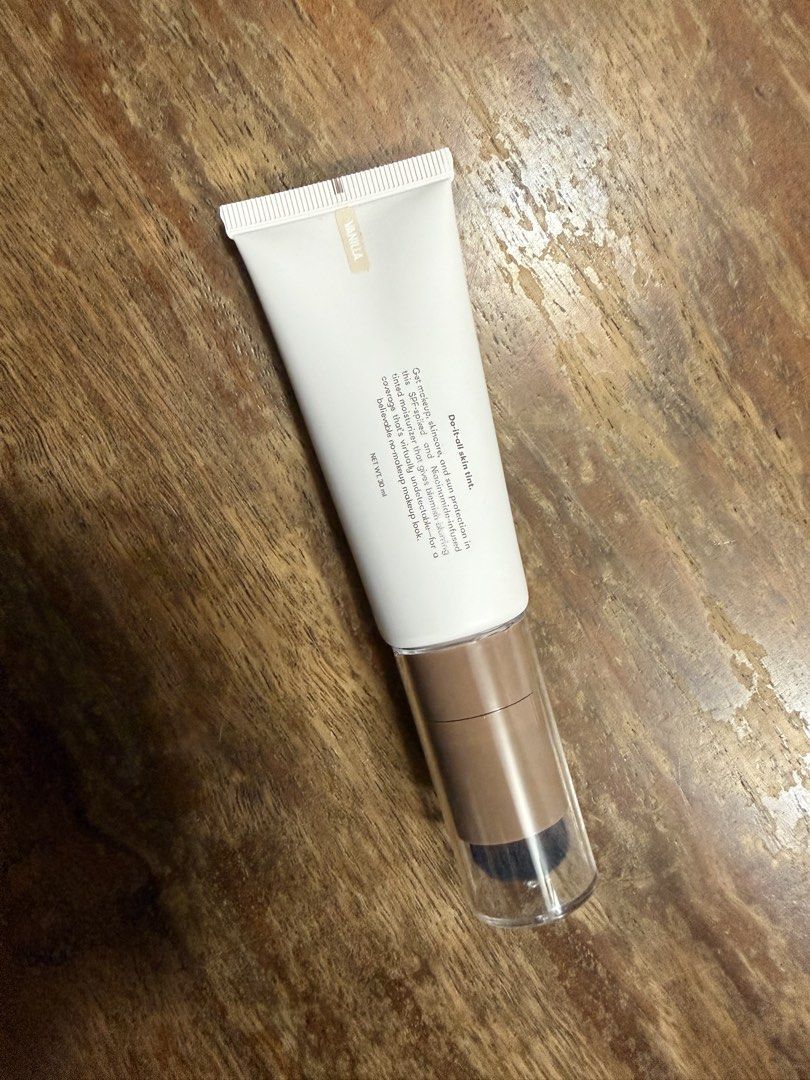 BLK Skin Tint (Category: Makeup) located in Mandaluyong City. Submitted by gbtee (Listing ID 1422671172, Image 2). Description: BLK Skin Tint Sun Shield Shade: Vanilla Used 1x RFS: wrong shade Payment via GCash Shipping c/o buyer.