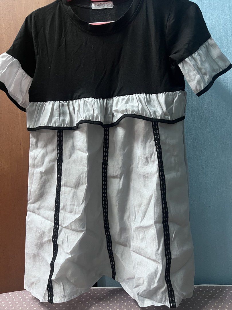 Blouse (Category: Blouses) located in Perai. Submitted by ladydiba (Listing ID 1422561576, Image 3). Description: Can fit from xs to m size…jual murah sebab nak clear wardrobe.