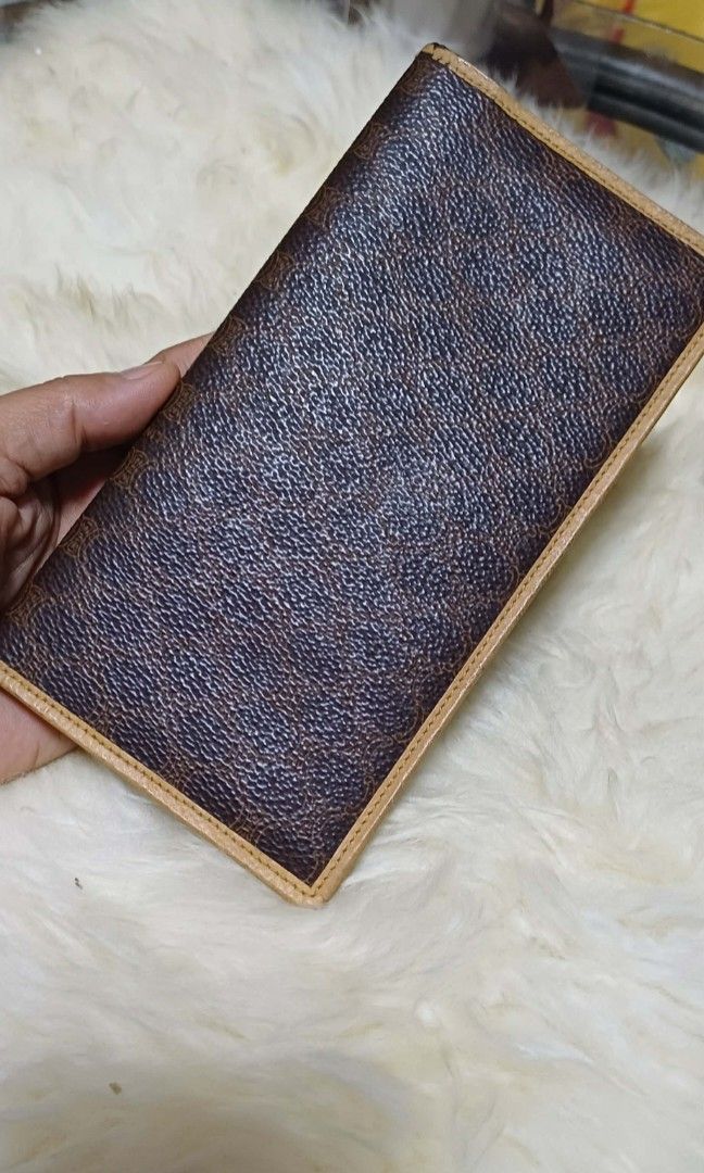Celine bifold long wallet (Category: Luxury Bags & Wallets) located in Tagum. Submitted by ynez.luxurypicksph (Listing ID 1422581927, Image 1). Description: preloved Japan please check photos closely for the issues.