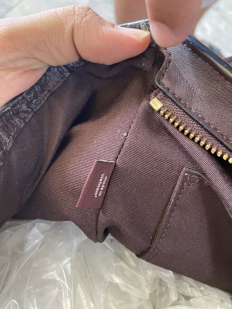 Coach Brown Leather Handbag (Category: Luxury Bags & Wallets) located in Manila. Submitted by thriftvibes324 (Listing ID 1422633869, Image 3). Description: - Authentic Coach handbag - Rich brown color - Classic design with gold-tone turn-lock closure - Interior includes Coach label and "Made in Vietnam" tag - Double handles - Zippered top closure - Matching brown fabric lining.