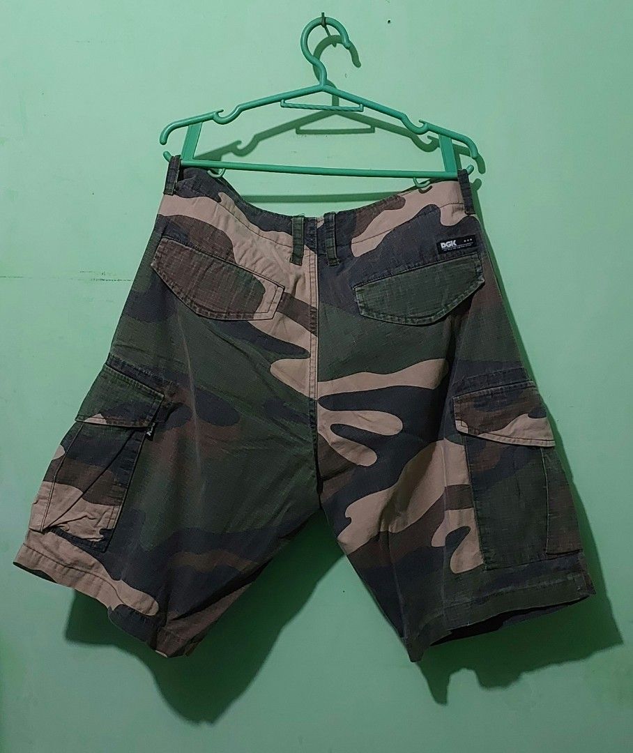 DGK Camouflage Cargo Shorts - Size 34 (Category: Shorts) located in Quezon City. Submitted by mifune23 (Listing ID 1422709637, Image 2). Description: 600 + shipping fee DGK Camou Cargo short Tag: DGK Size: 30 on tag (pero ang waistline niya talaga is pang size 34) Condition: Excellent Issue: wala Loc: Quezon City Meet ups: Araneta Cubao, Marikina Riverbanks at Eastwood Libis. Shipping Courier: J&T and JRS COD: Lalamove only. Message lang sa inter