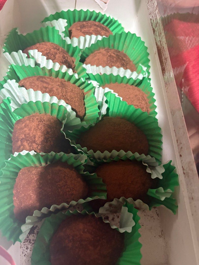 DUBAI CHEWY CHOCOLATE COOKIE (Category: Homemade Bakes) located in Manila. Submitted by hii678 (Listing ID 1422692257, Image 1). Description: 1 pc =90php .