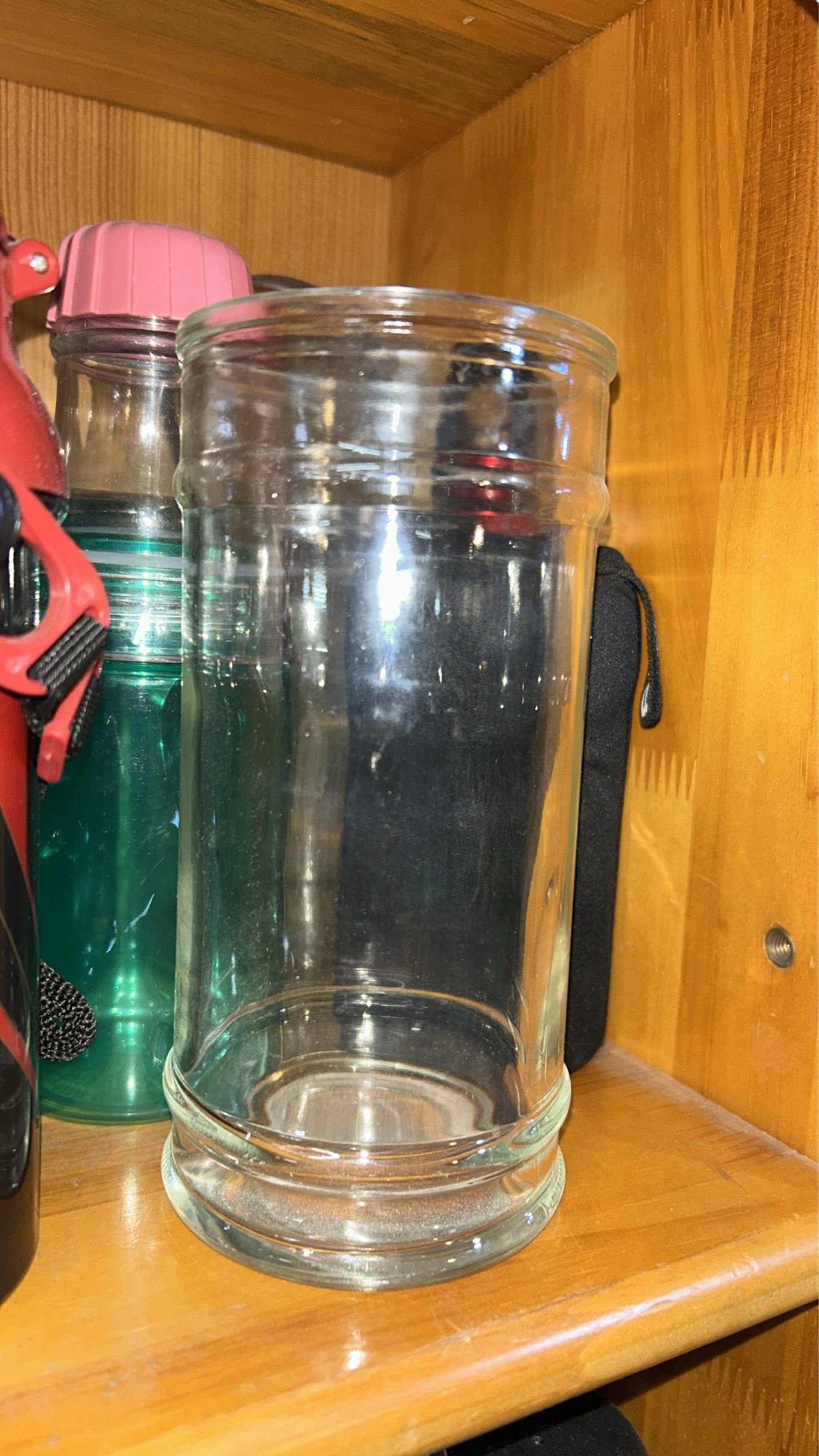 ELEGANT THICK CLEAR GLASS VASE (Category: Vases & Decorative Bowls) located in Valenzuela. Submitted by gregferraren (Listing ID 1422627524, Image 2). Description: - Cylindrical clear glass vase/ jar - Thick base and slightly wider rim - Made of thick glass - Suitable for storage or display Size 18/9cm Sure buyer may inquire video/ charged real time delivery or shipping nationwide upon confirming order thru preferred metrobank/ bdo/ gotyme bank/ 