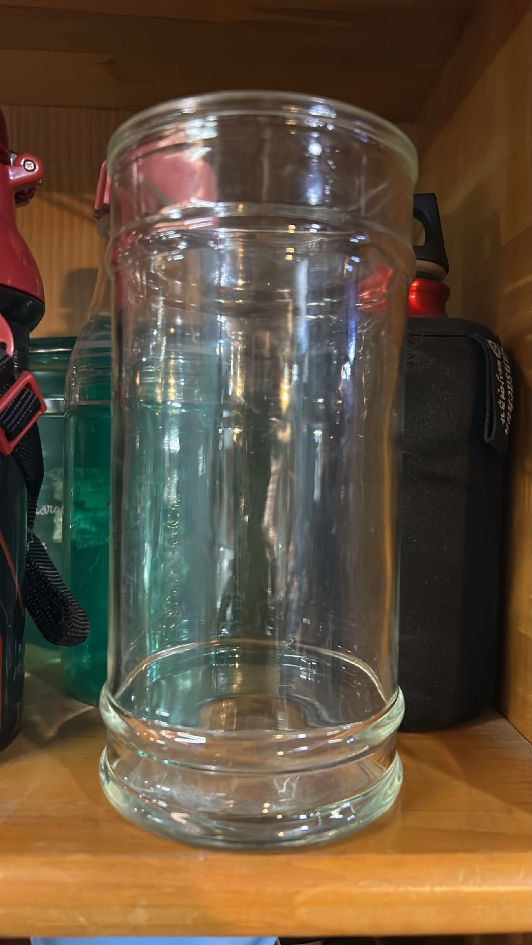 ELEGANT THICK CLEAR GLASS VASE (Category: Vases & Decorative Bowls) located in Valenzuela. Submitted by gregferraren (Listing ID 1422627524, Image 3). Description: - Cylindrical clear glass vase/ jar - Thick base and slightly wider rim - Made of thick glass - Suitable for storage or display Size 18/9cm Sure buyer may inquire video/ charged real time delivery or shipping nationwide upon confirming order thru preferred metrobank/ bdo/ gotyme bank/ 