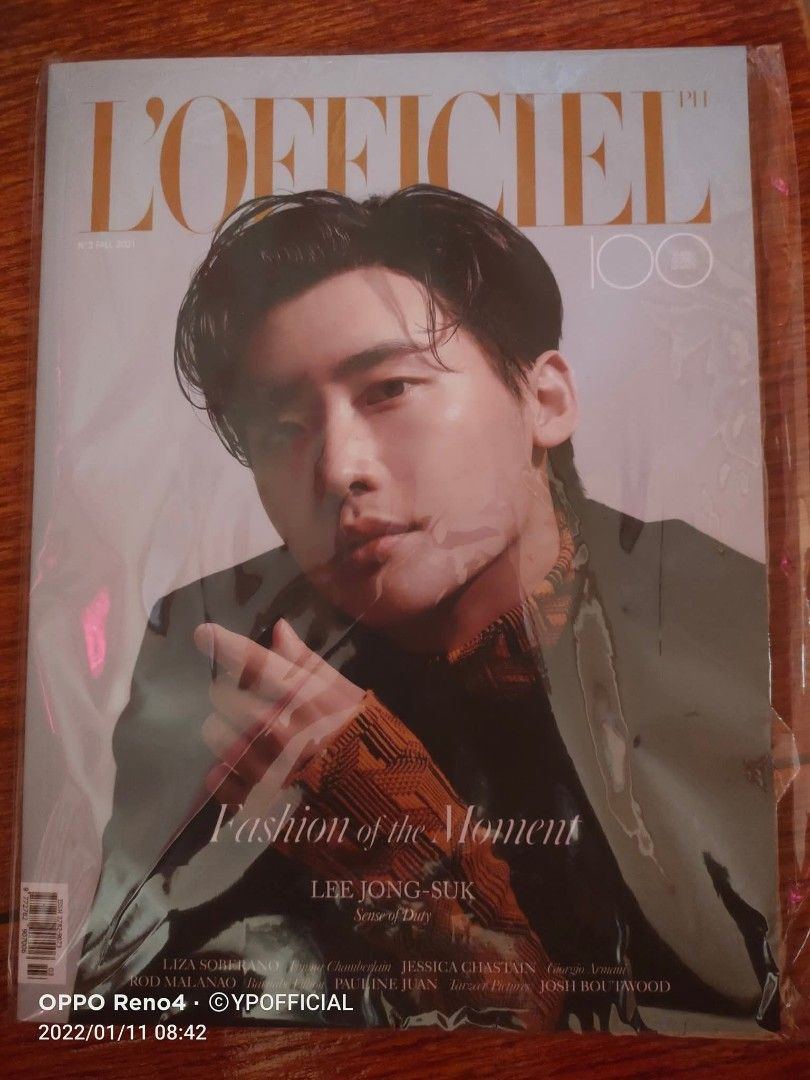 Esquire & L'Officiel Magazines (Category: Magazines) located in San Mateo. Submitted by yoorikoreanmerchandise (Listing ID 1422577990, Image 3). Description: - Lee Jong-suk magazine collection - Includes Esquire (February 2021) and L'Officiel (100th issue) magazines.