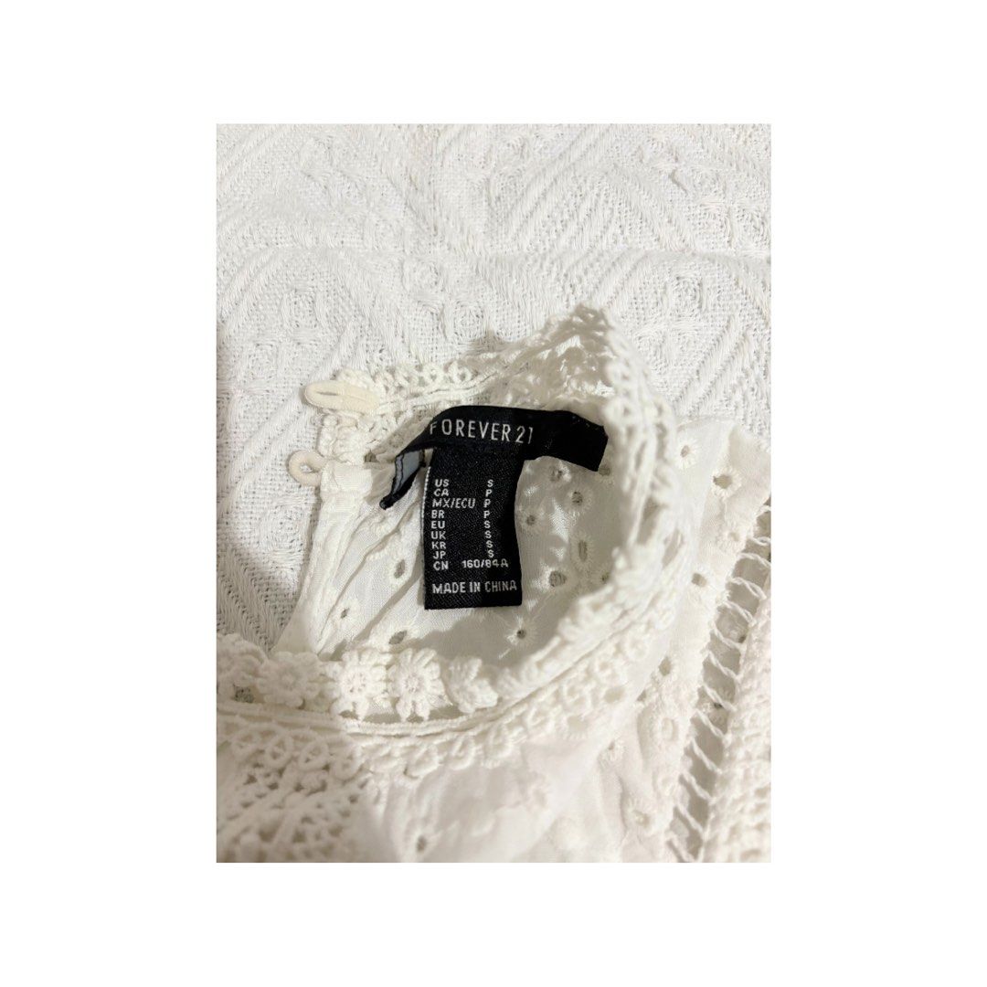 F21 lace top (Category: Shirts) located in Pasay City. Submitted by cloudeclutters (Listing ID 1422589880, Image 2). Description: Please read before you order 🌸 Fits XS-S 🌸 Payment first, No COD 🌸 Payment thru Gcash 🌸 Delivery thru J&T/Lalamove. I'm located at pasay Guaranteed that what you see is what you get.