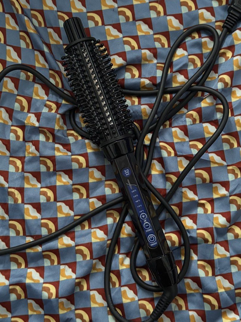 Hair Styling Tools Set (Category: Hair) located in Manila. Submitted by beachbaaaaabe (Listing ID 1422596591, Image 1). Description: All Working Watsons Flat iron - 190.00 Curling Brush - 190.00 Gladking curling rod 38mm - 190.00 Take All: 500.00.