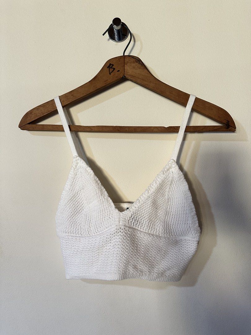 H&M Divided White Knit Bralette Crop Top (Category: Others Tops) located in Muntinlupa City. Submitted by dandelion14 (Listing ID 1422610776, Image 1). Description: - H&M Divided Knit crop top - Color: White - Size: Small (S) - Features adjustable straps - Textured knit fabric - Ideal for high-waisted outfits - Versatile wardrobe staple.