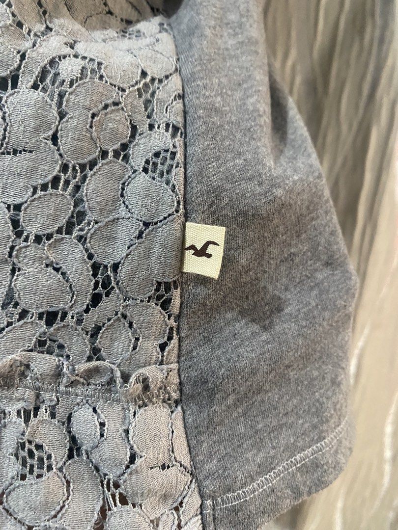 Hollister Lace Tank Top - Medium (Category: Sleeveless) located in Quezon City. Submitted by jomariervin (Listing ID 1422592413, Image 3). Description: Holister Tank top Floral Design 199php +sf Marikina Location 📩.