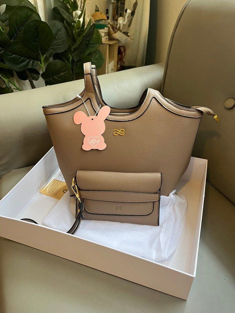 House of Bunny Soleil PU (Medium) (Category: Shoulder Bags) located in Manila. Submitted by dahzzling (Listing ID 1422635247, Image 2). Description: — brand new & complete with wallet, tags, dust bag and box — 3 colors available: nude, white, black — shipping via J&T only! — NO RUSH SHIPPING!.