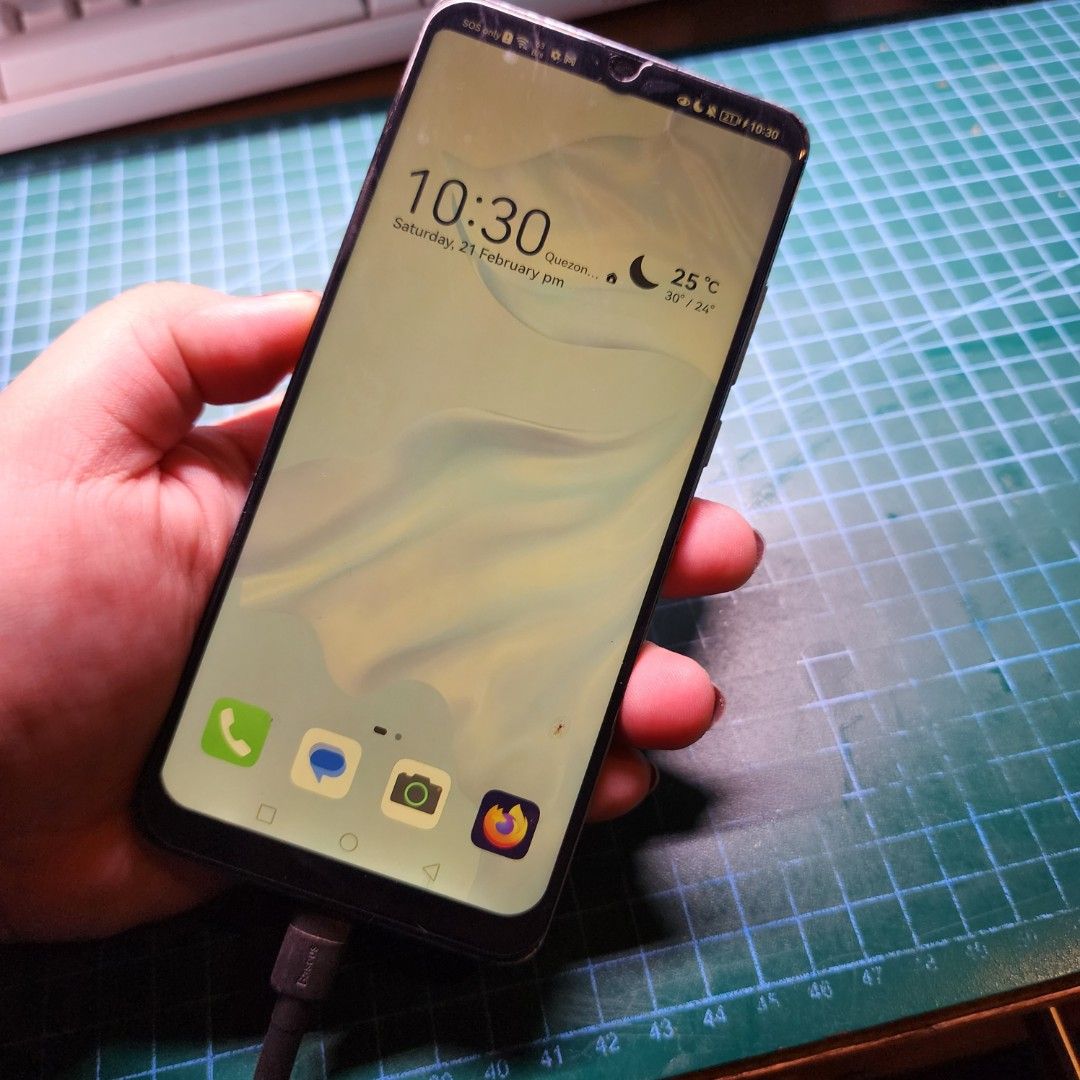 Huawei P30 Pro (FOR PARTS) (Category: Huawei) located in Quezon City. Submitted by nicole.56334 (Listing ID 1422674492, Image 1). Description: Huawei P30 Pro !!! FOR PARTS ONLY !!! - LCD replaced. No green lines or cracks but touchscreen NOT working. - Camera working. - Everything else working. - Unit only. - SF shouldered by buyer. MOP: Bank transfer SHIPPING: J&T, GoGoXpress, or same day delivery through Grab, Lalamove, etc. Ships from Fairview
