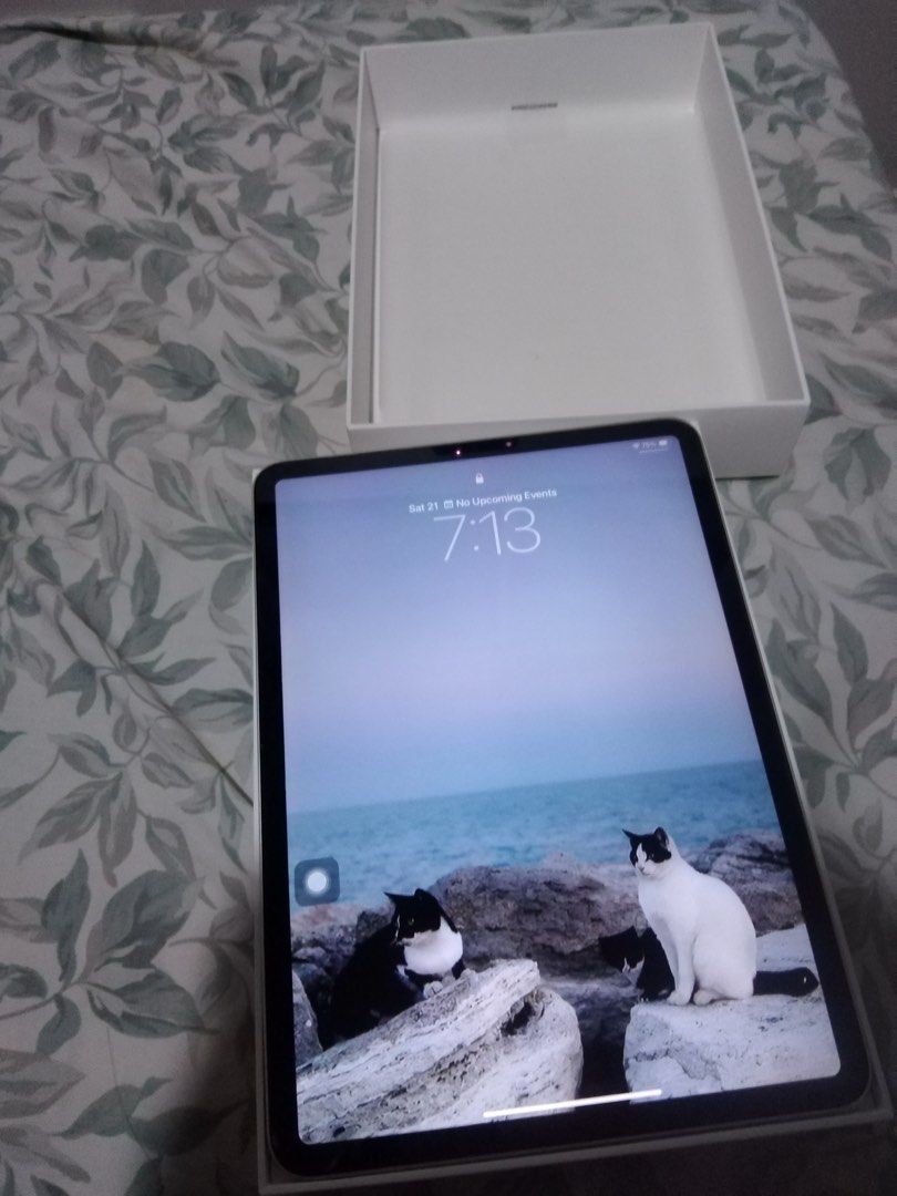 IPAD 11 (3rd gen) (Category: iPad) located in Quezon City. Submitted by lyanzed (Listing ID 1422649874, Image 2). Description: Honest issue maam? : u need to change the screen protector since 2 years na po siya but no dents and everything lahat working naalagaan ko to masyado, no original charger since naiwan ko nung nag international trip kami Location po if ever? : quezon city meet up po kaya sa katipunan How much asking price? : 38,000 nego, f