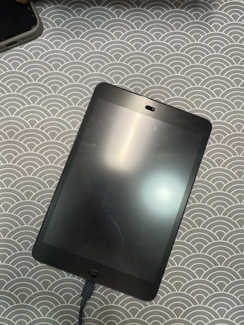 iPad mini (Category: iPad) located in Petaling Jaya. Submitted by juunkyoo (Listing ID 1422623624, Image 1). Description: Selling as is, all original Apple condition and if not mistaken is 16GB (could be 32GB) cellular model. Screen has issue as you can see but shop can replace if not wrong around rm200. COD PJ.