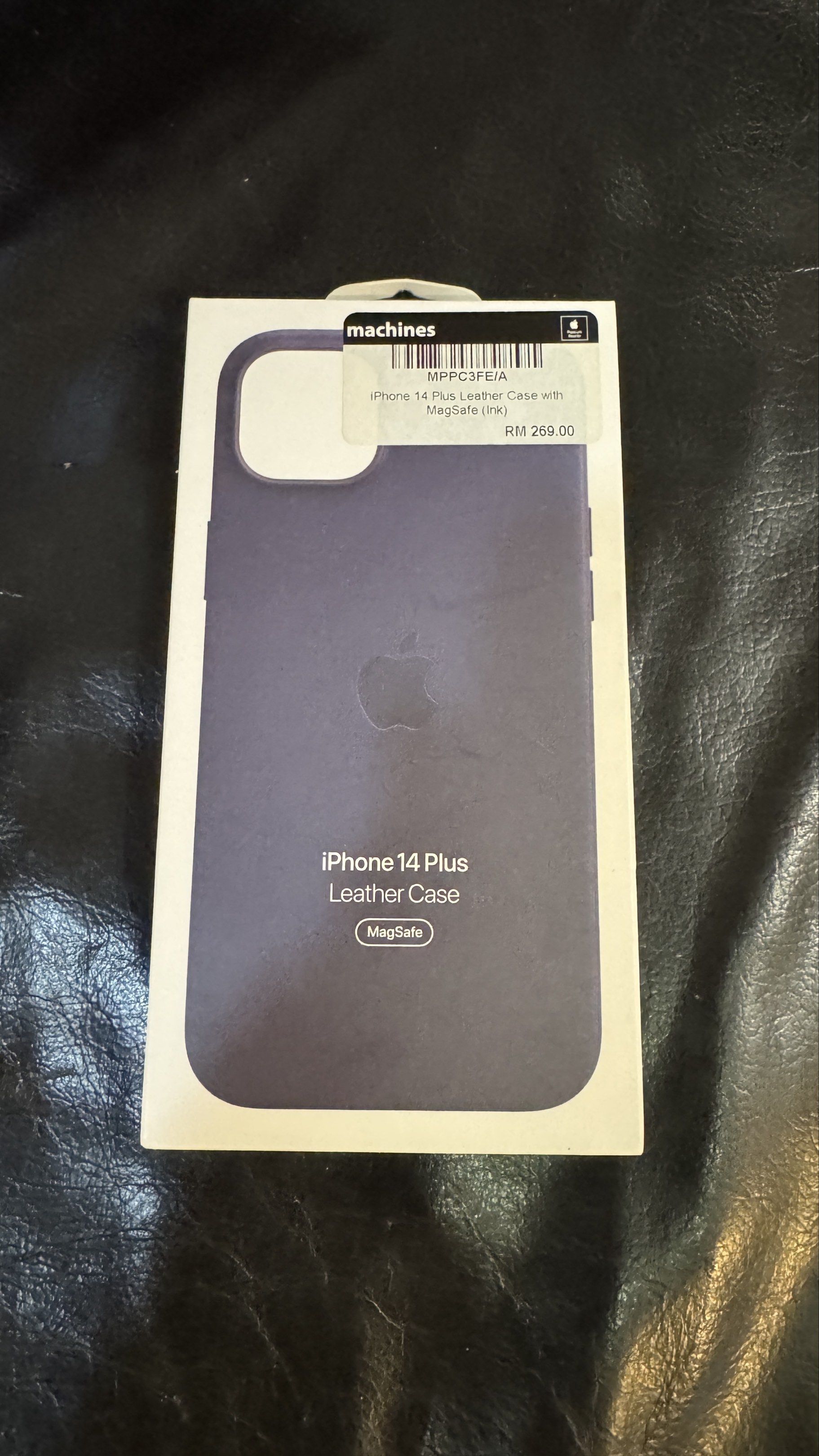 iPhone 14Plus Leather case (Category: Cases & Covers) located in Petaling Jaya. Submitted by benchangweefu (Listing ID 1422573554, Image 1). Description: iPhone 14Plus Leather case COD Bandar Sri damansara Or Post J&T RM10.