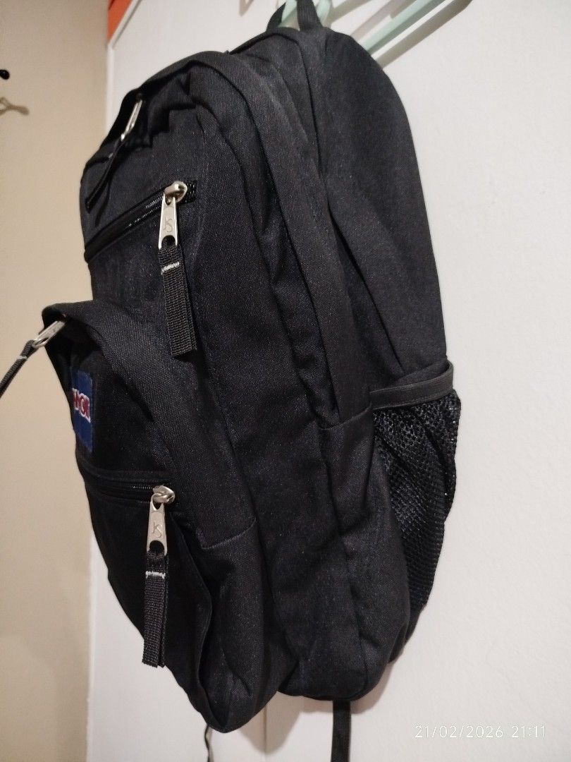 Jansport backpack (Big Student) (Category: Backpacks) located in Quezon City. Submitted by crci12 (Listing ID 1422661842, Image 3). Description: Jansport backpack (Big Student) Original bought in US Used once In very good condition Actual pictures posted What you see is what you get P1,800 (LAST PRICE NAPO) Meet ups: *Simplicity mini stop commonwealth ave., balara, qc. *Kindly send us a message for a schedule of meet up. *Shipping via j&t. (payme